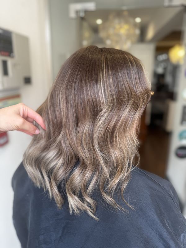 Brunette-to-blonde ombré curls