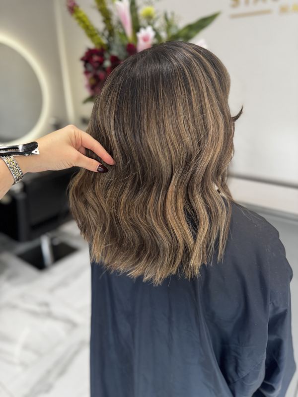 Brunette lob with subtle balayage