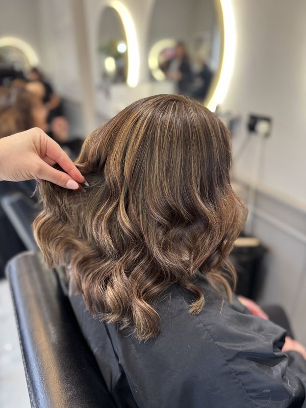 Textured brunette lob waves