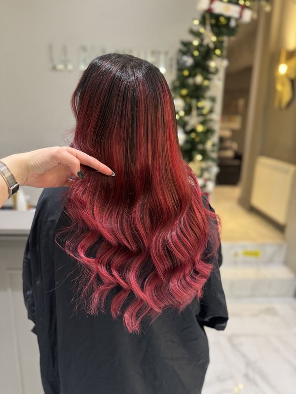 Cherry red waves — colour detail